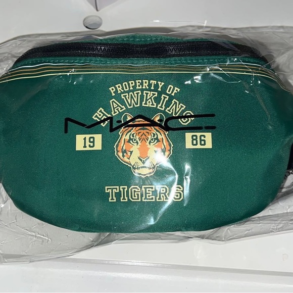 Stranger Things MAC special edition green bag. - Picture 2 of 3